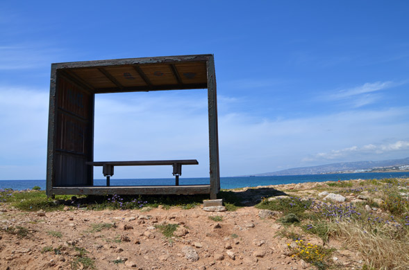 Скамейка с видом на Средиземное море