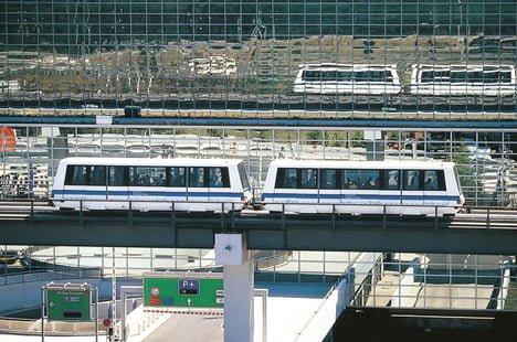 Навесное метро SkyLine в аэропорту Франкфорт