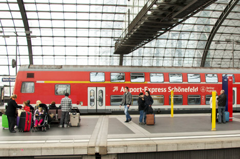 Железнодорожная станция возле аэропорта Берлин-Шенефельд